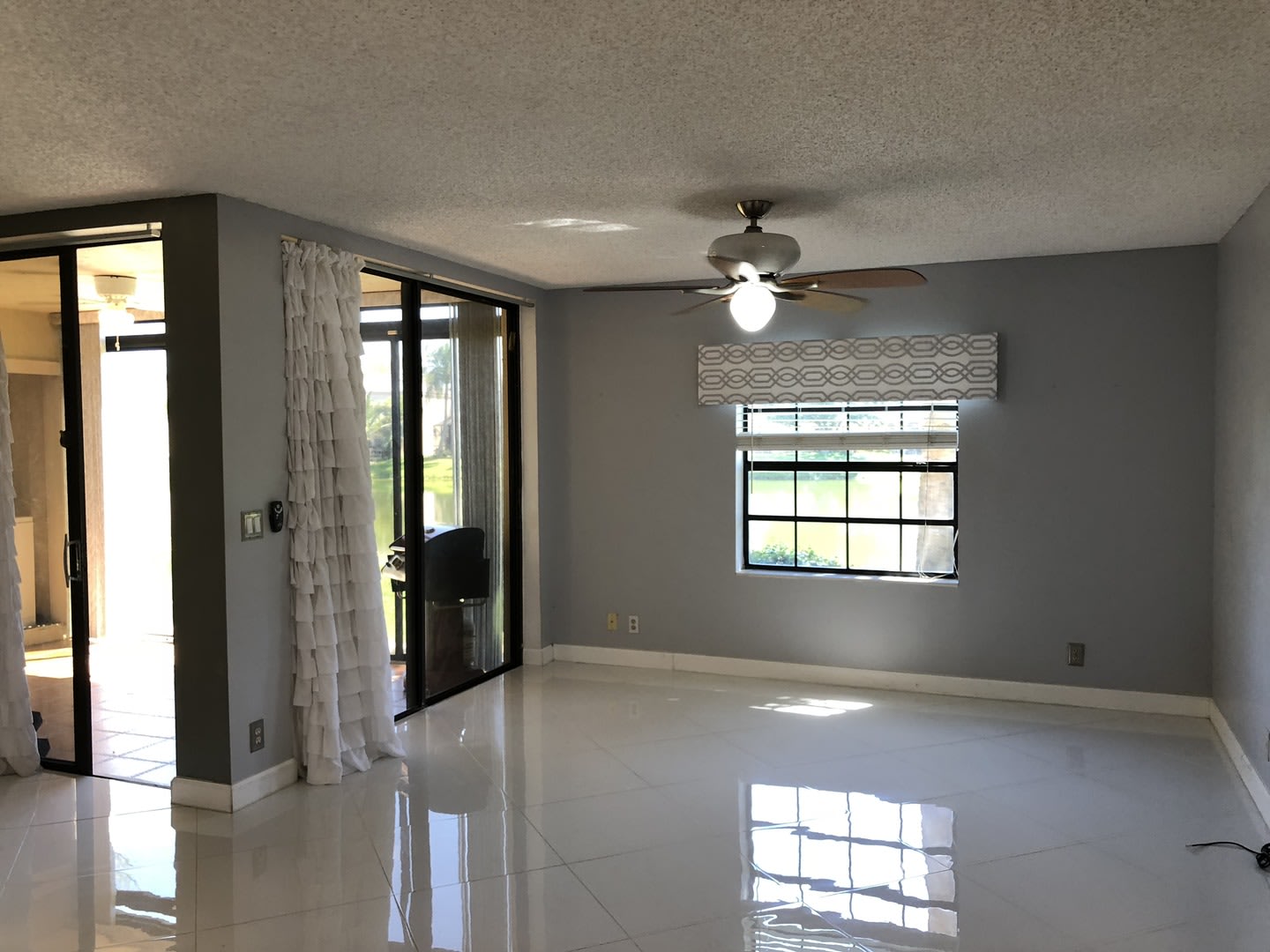 Stunning 3 bedroom 2 bathroom unit available now at Optima Village – photo 4