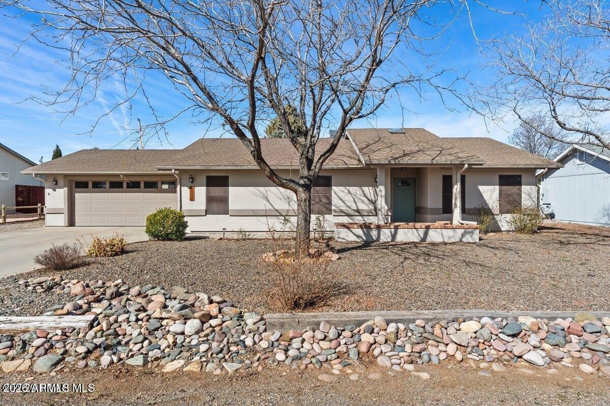 3900 N TAYLOR Drive – photo 1