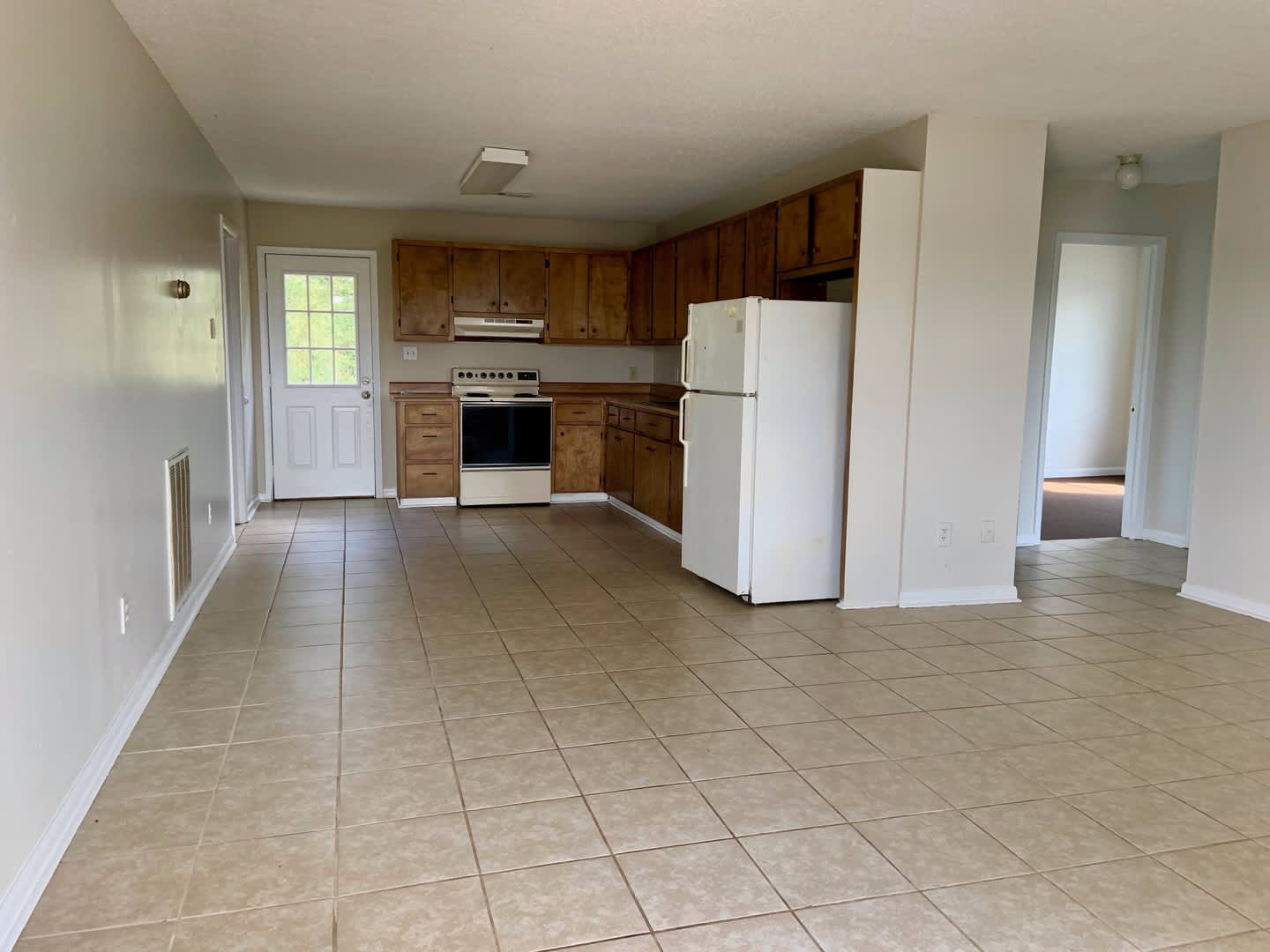 2 Bedrooom Duplex with Yard – photo 2