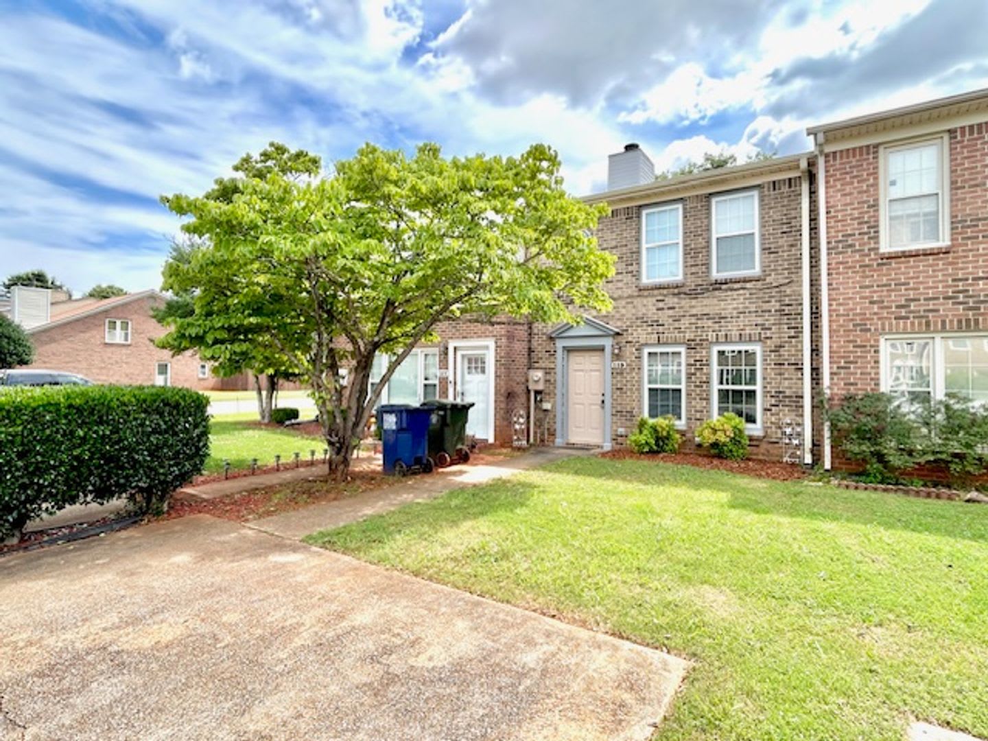 Beautiful Townhome in the Heart of Madison! MOVE IN SPECIAL! – photo 3