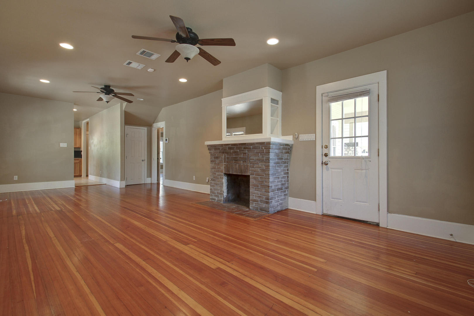 UT PRE-LEASE: West Campus / Walking Distance to UT – photo 5