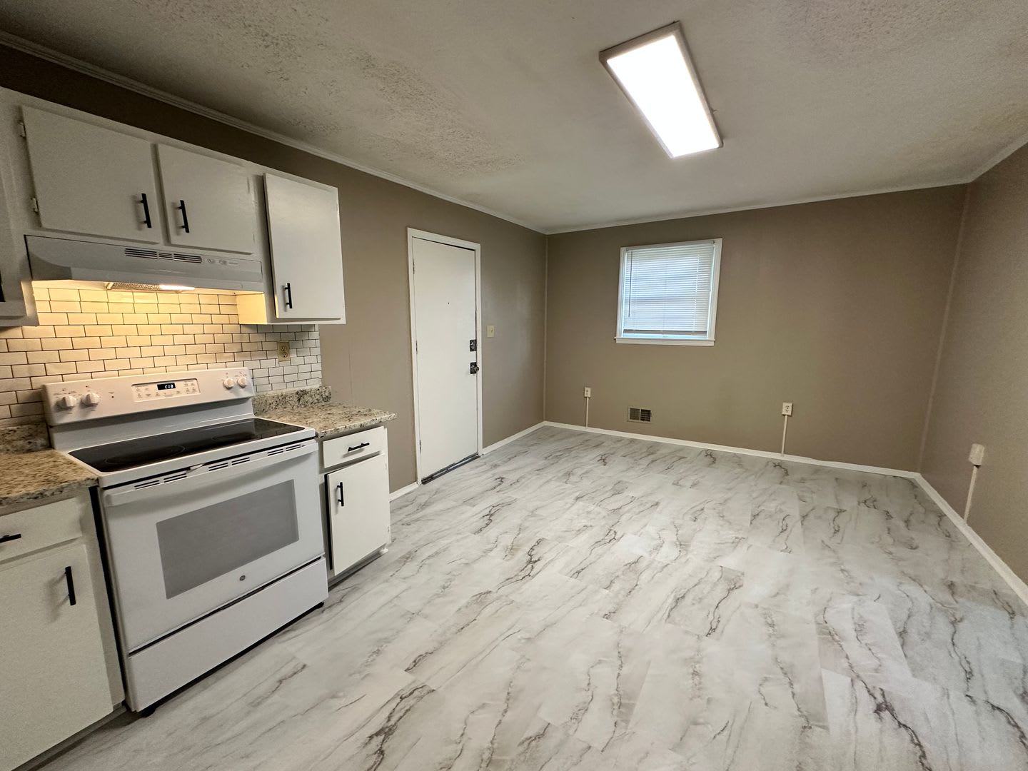 3 Bedroom, 1.5 Bath with Bonus Room – photo 4