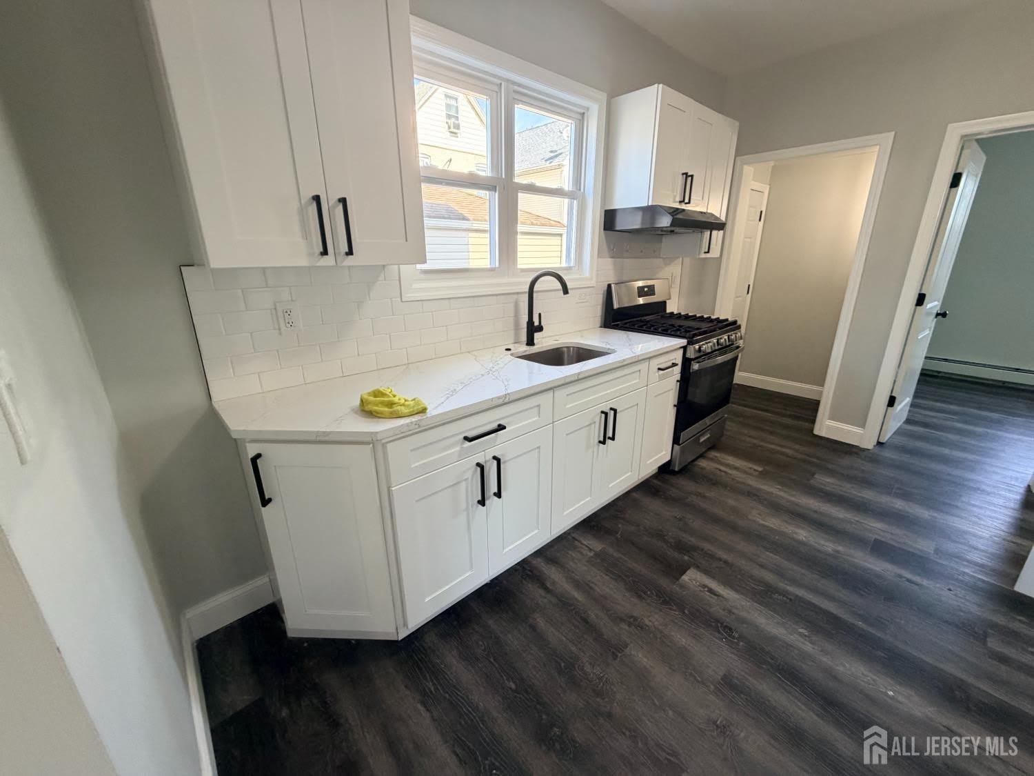 612 Johnstone Street – photo 5