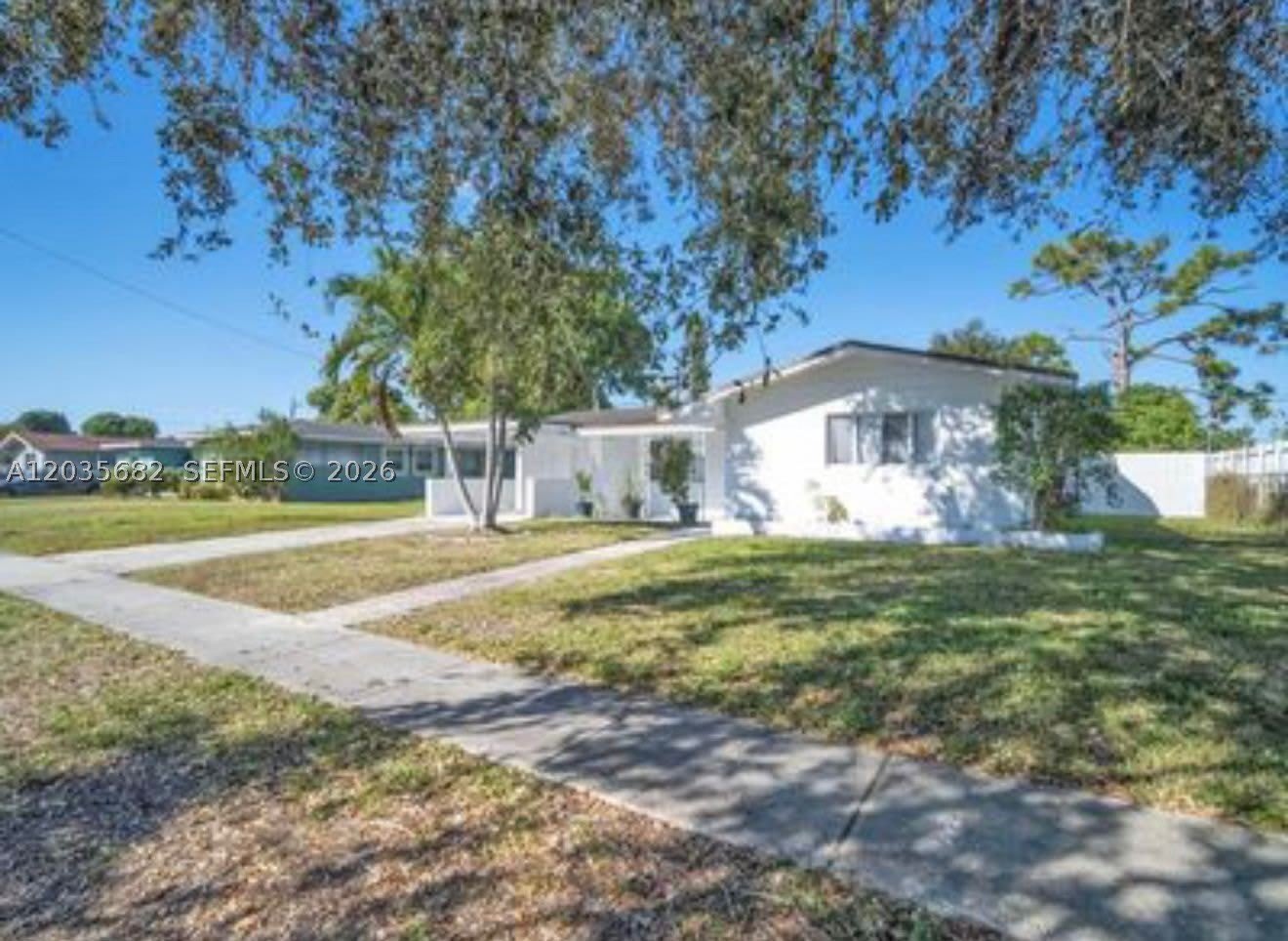 3811 Nw 6Th Pl – photo 1