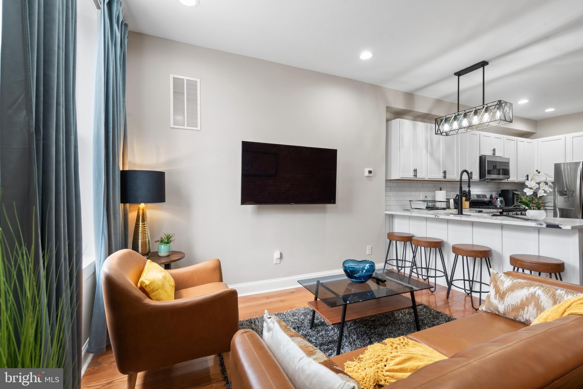 2235 E CHASE Street – photo 4