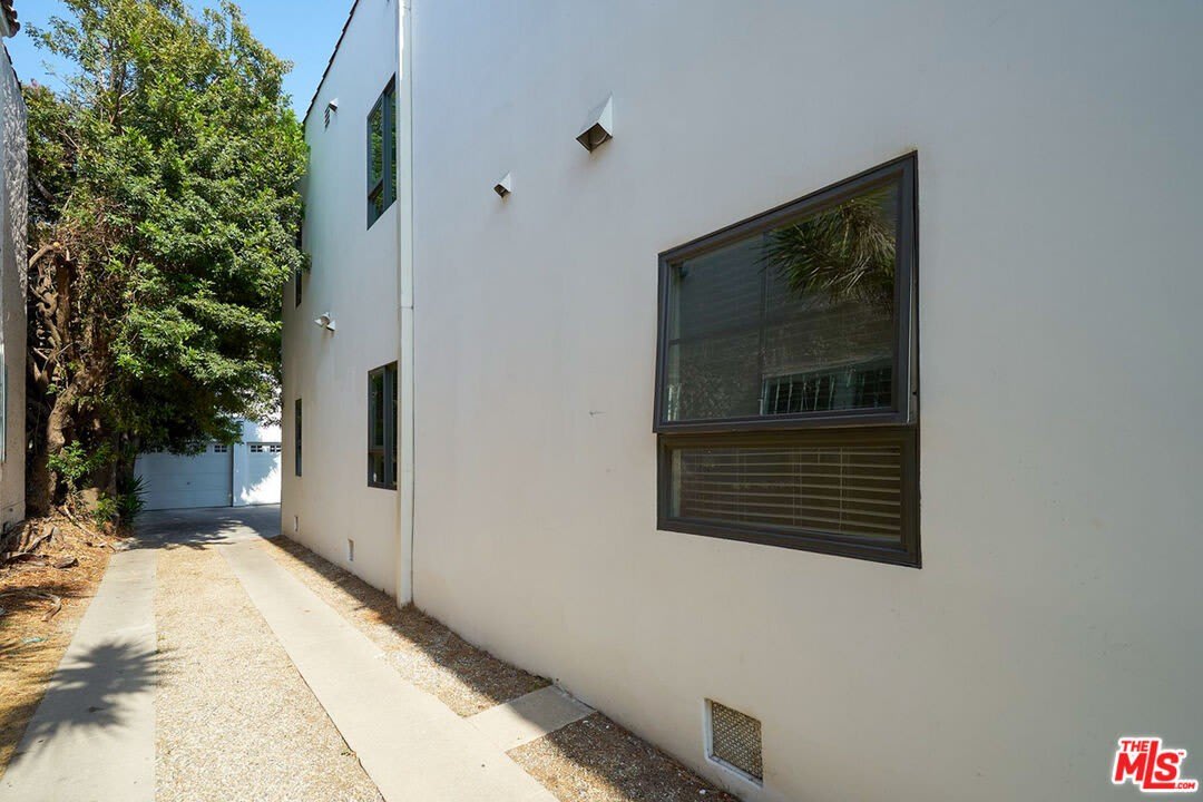 614 N Genesee Ave – photo 5