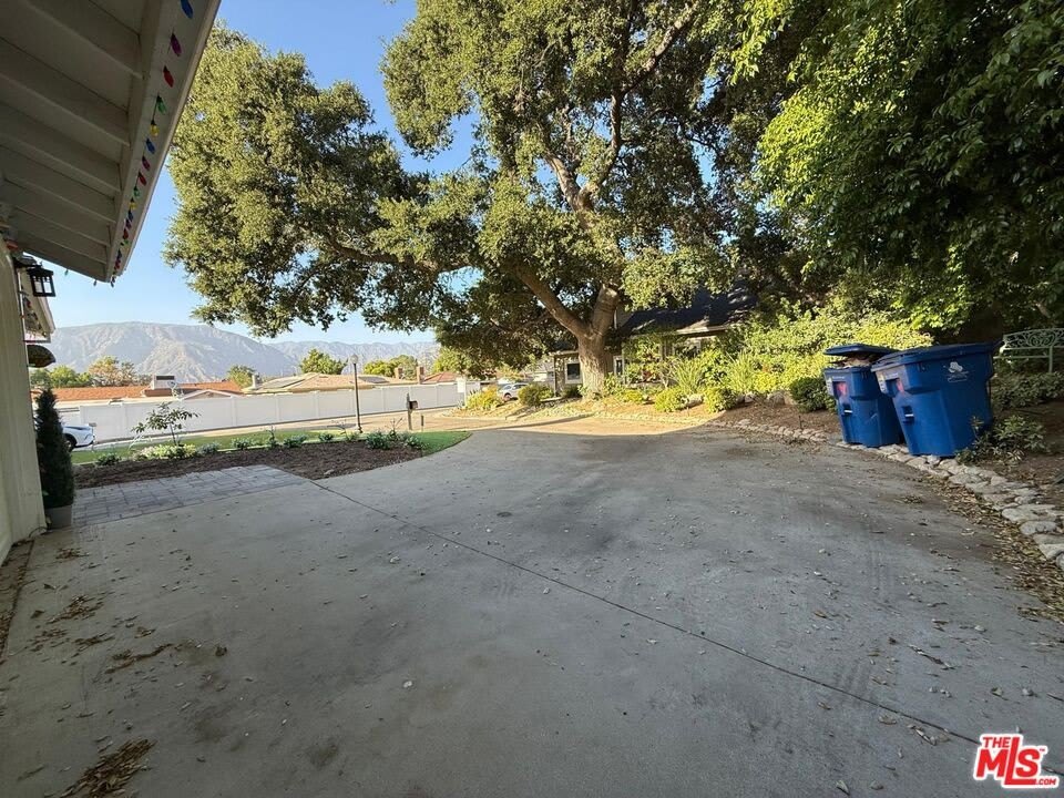 8020 Cora St – photo 4