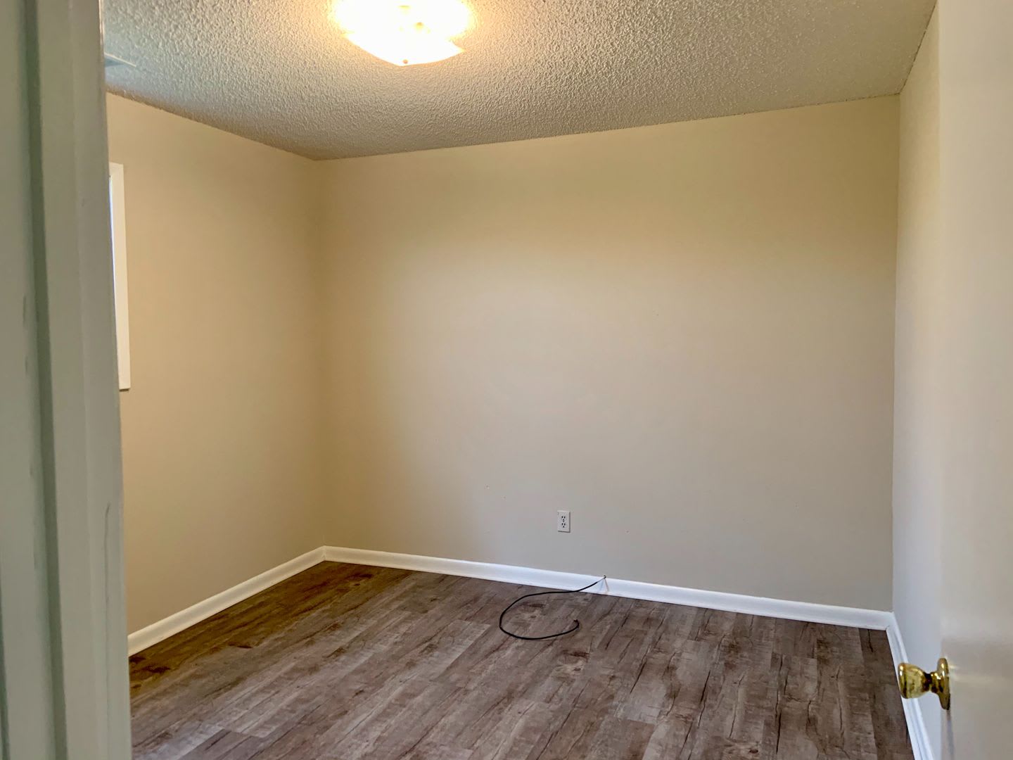 2 Bedroom Duplex with Yard – photo 5