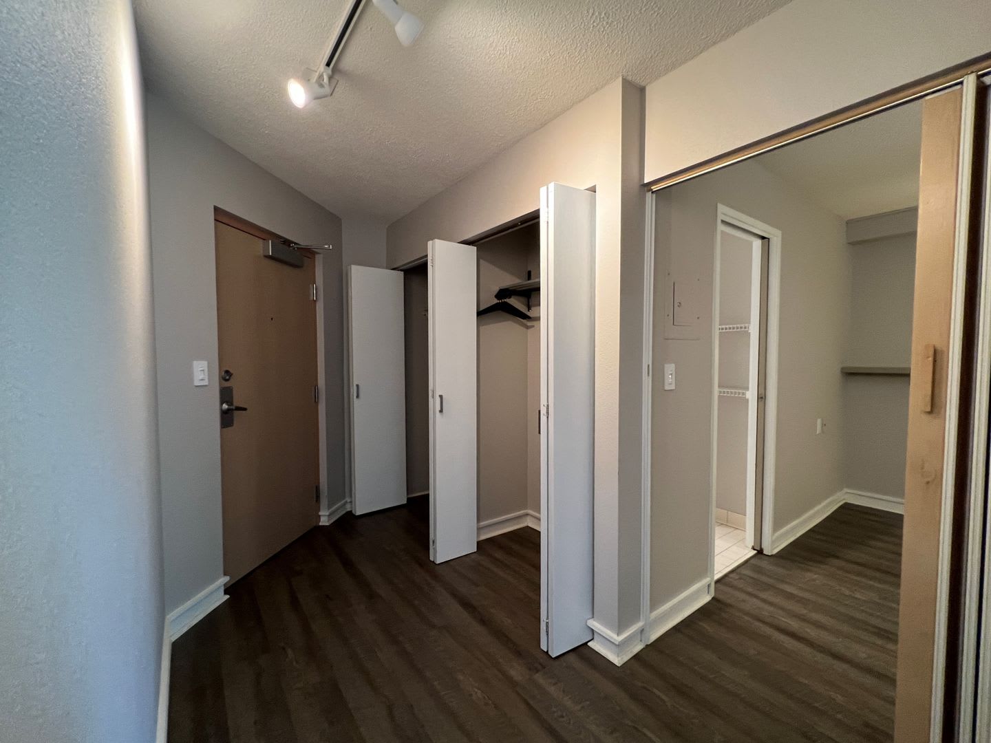 Beech St. Apartment – photo 4