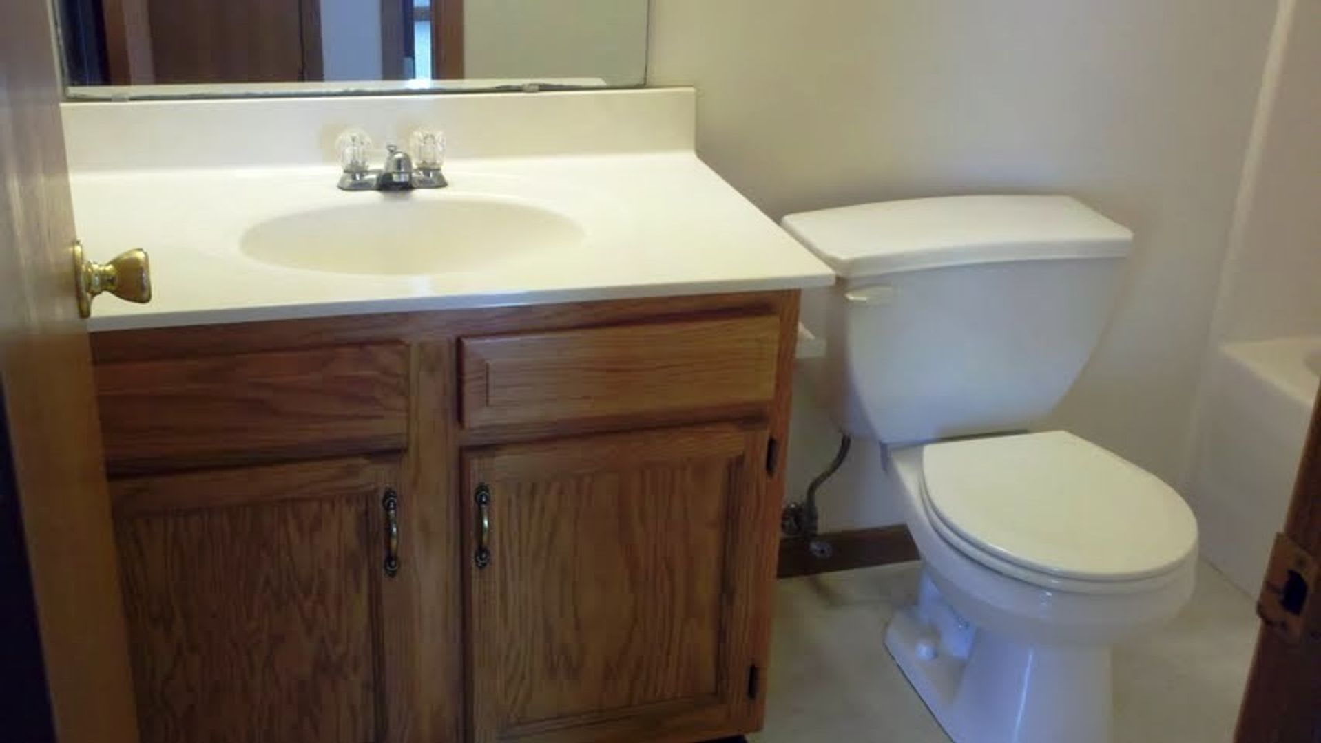 Spacious 3 Bedroom 2 Bathroom Duplex With 2 Car Garage – photo 5