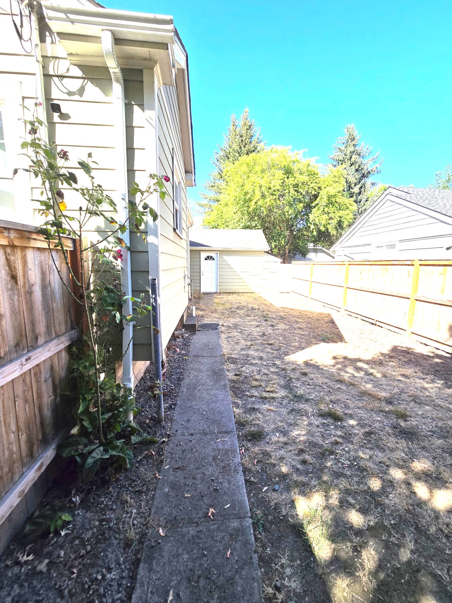 1510 Summer Street Northeast – photo 3