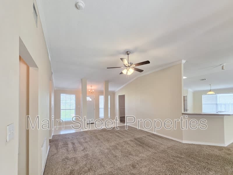 1057 Freeboard Boulevard – photo 2