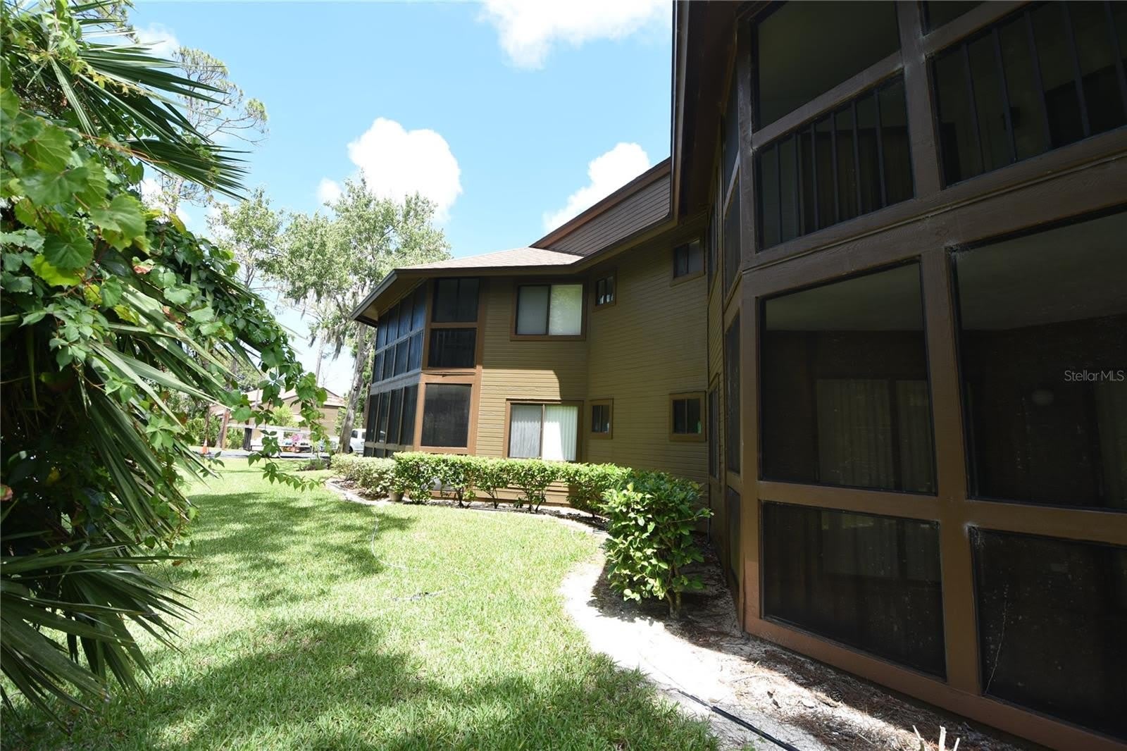 4 SOUTHBURY Court – photo 2