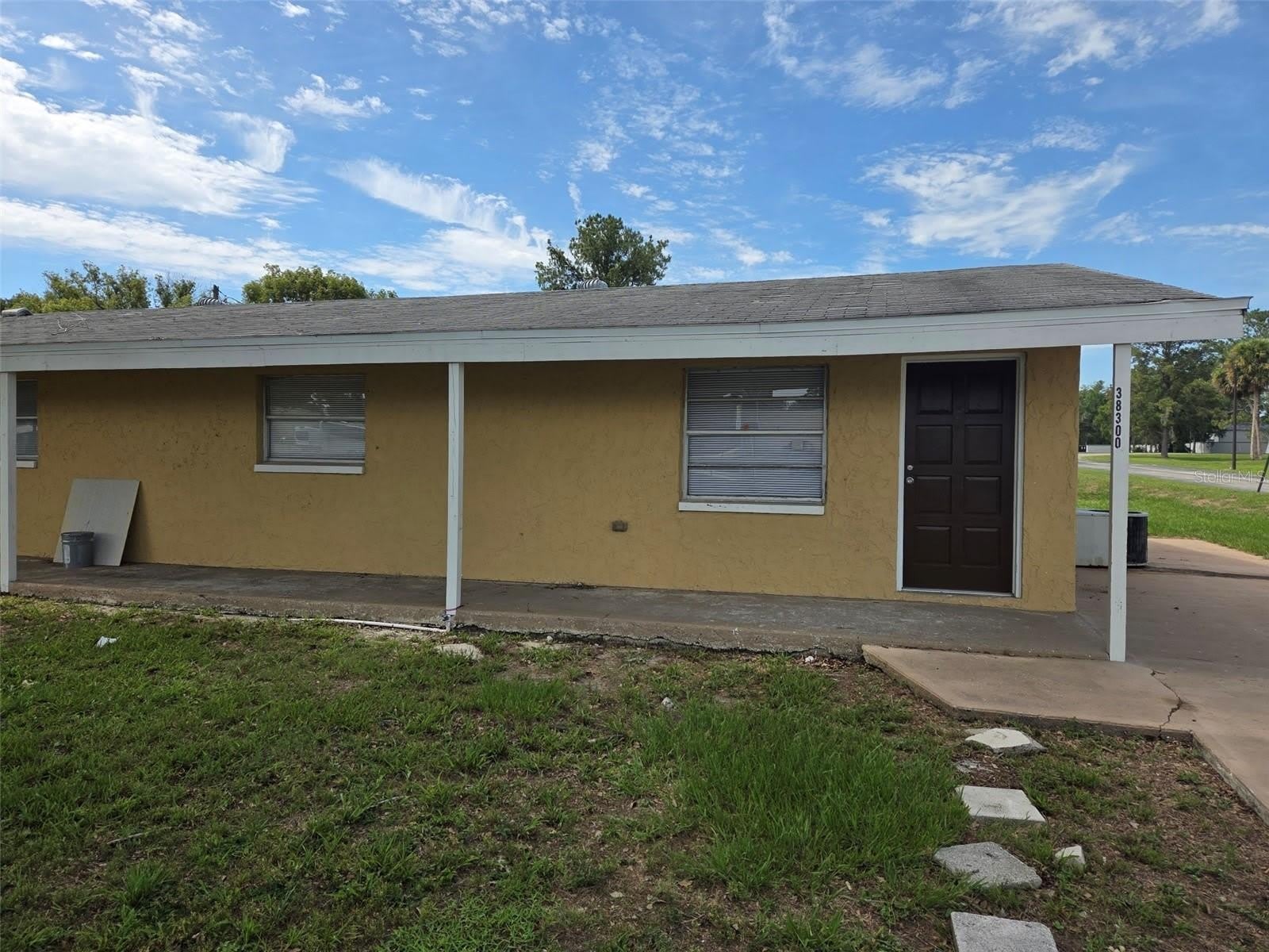38300 HENRY Drive – photo 1
