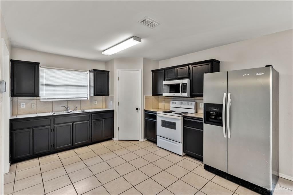4416 Thunderbird Avenue – photo 5