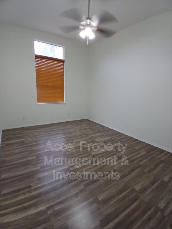 128 San Jacinto St – photo 3