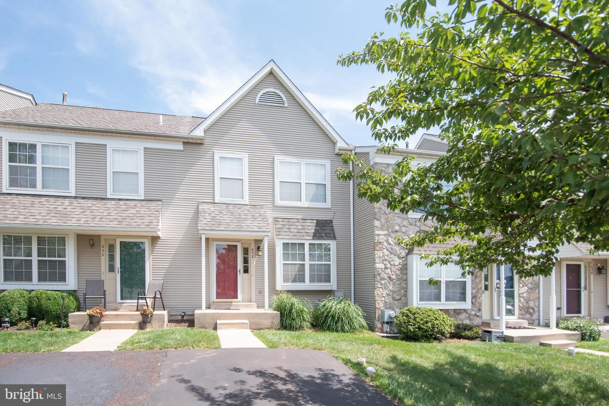 652 Longwood Road – photo 1