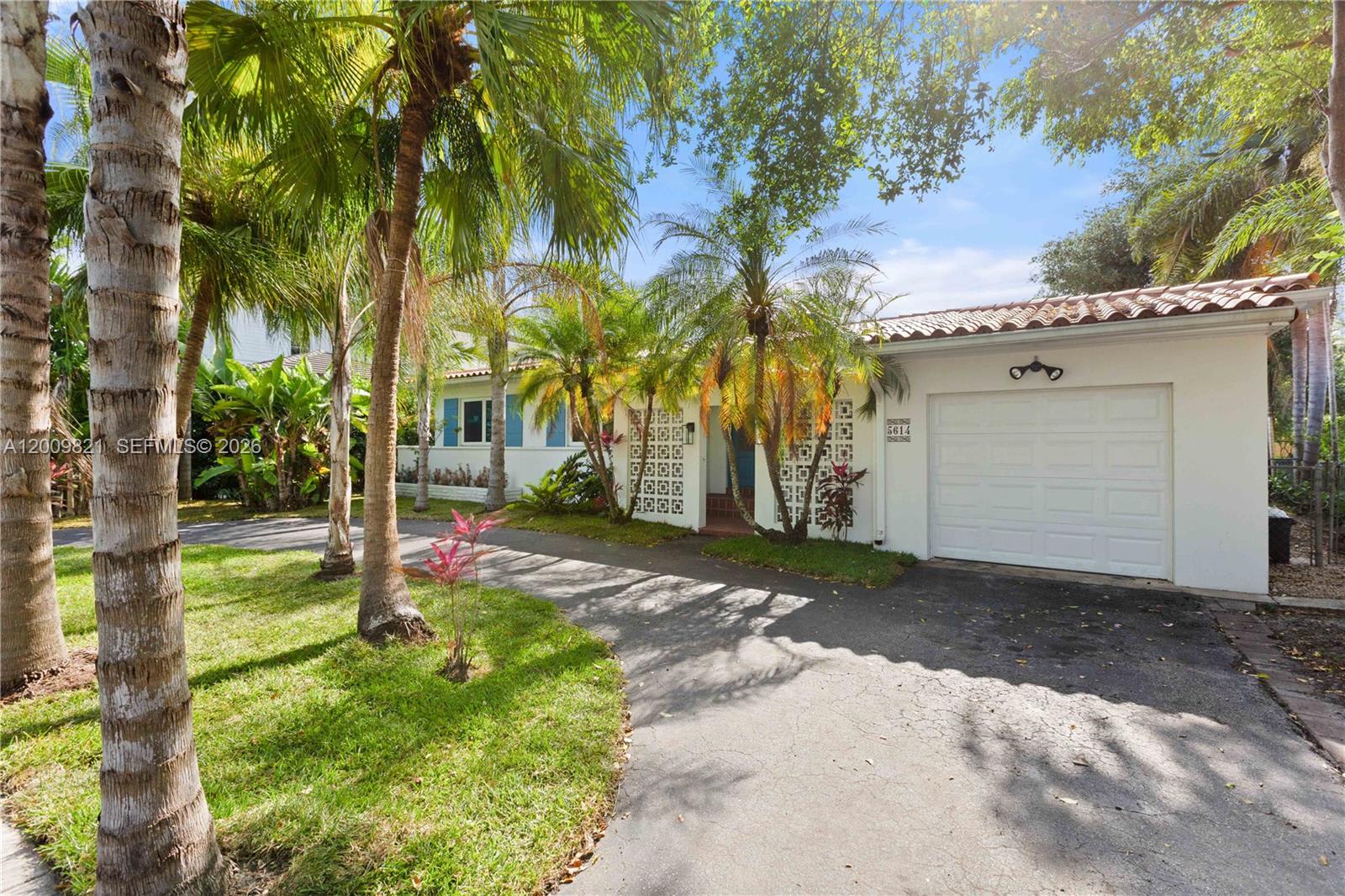 5614 San Vicente Street – photo 2