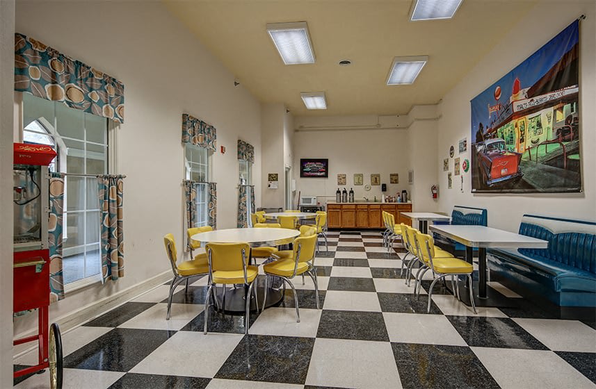 Lake Oaks Apartments – photo 4