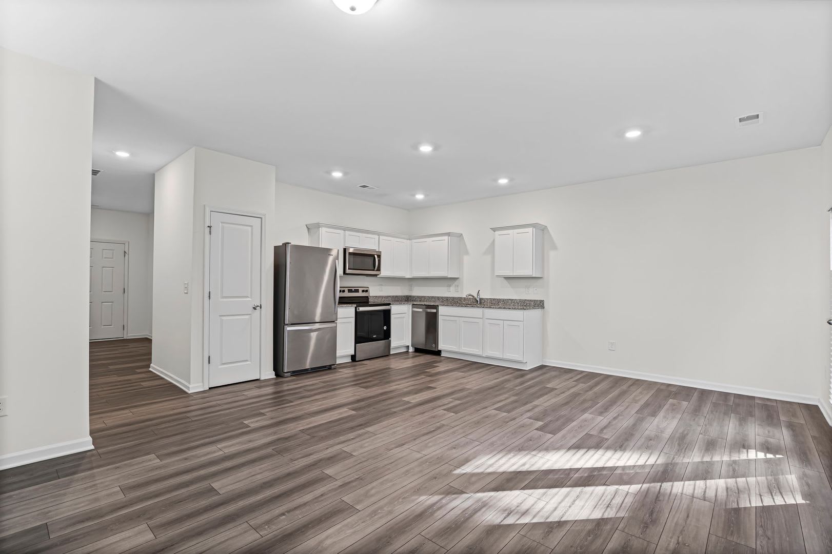 Move In Special 500 Off 1St 2 Months With A 9 15 Move In Date Or Sooner Welcome Home Beautiful 3 Bedroom 2 5 Bathroom Townhome Located In Cartersville Must See – photo 4