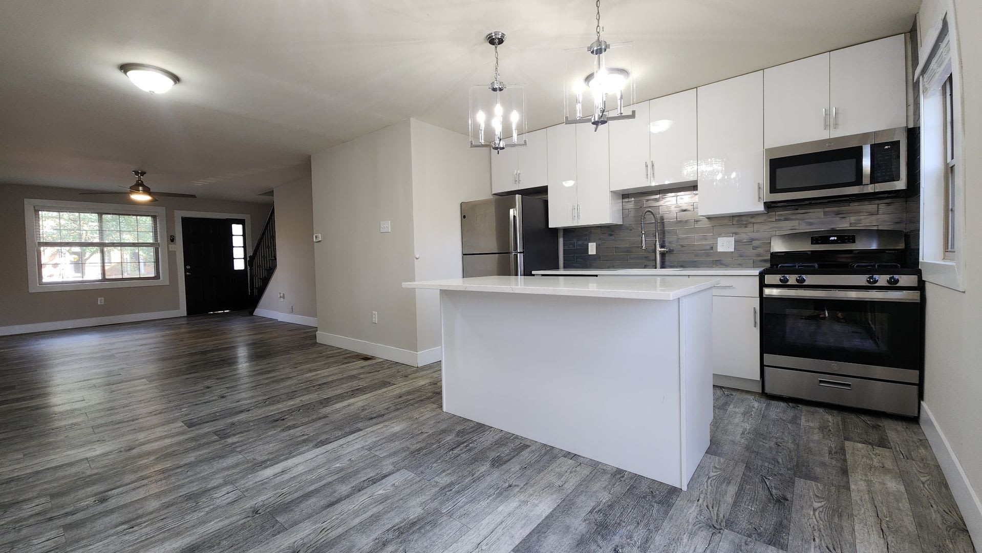 550 S. Clay – photo 1