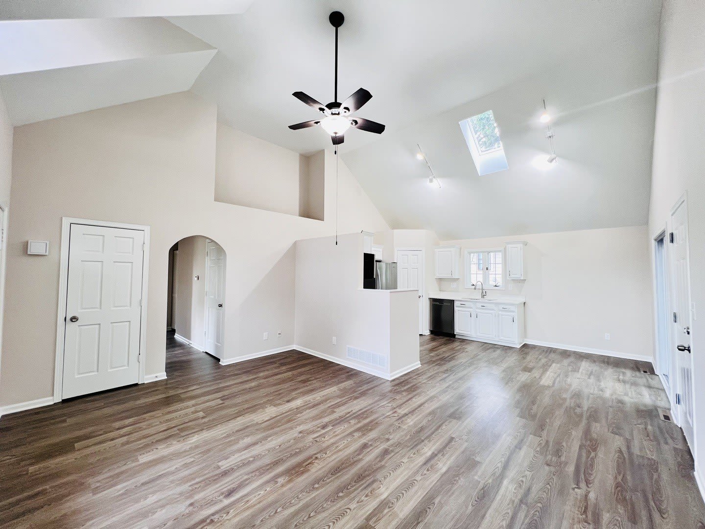 203 E Harrison Street – photo 2