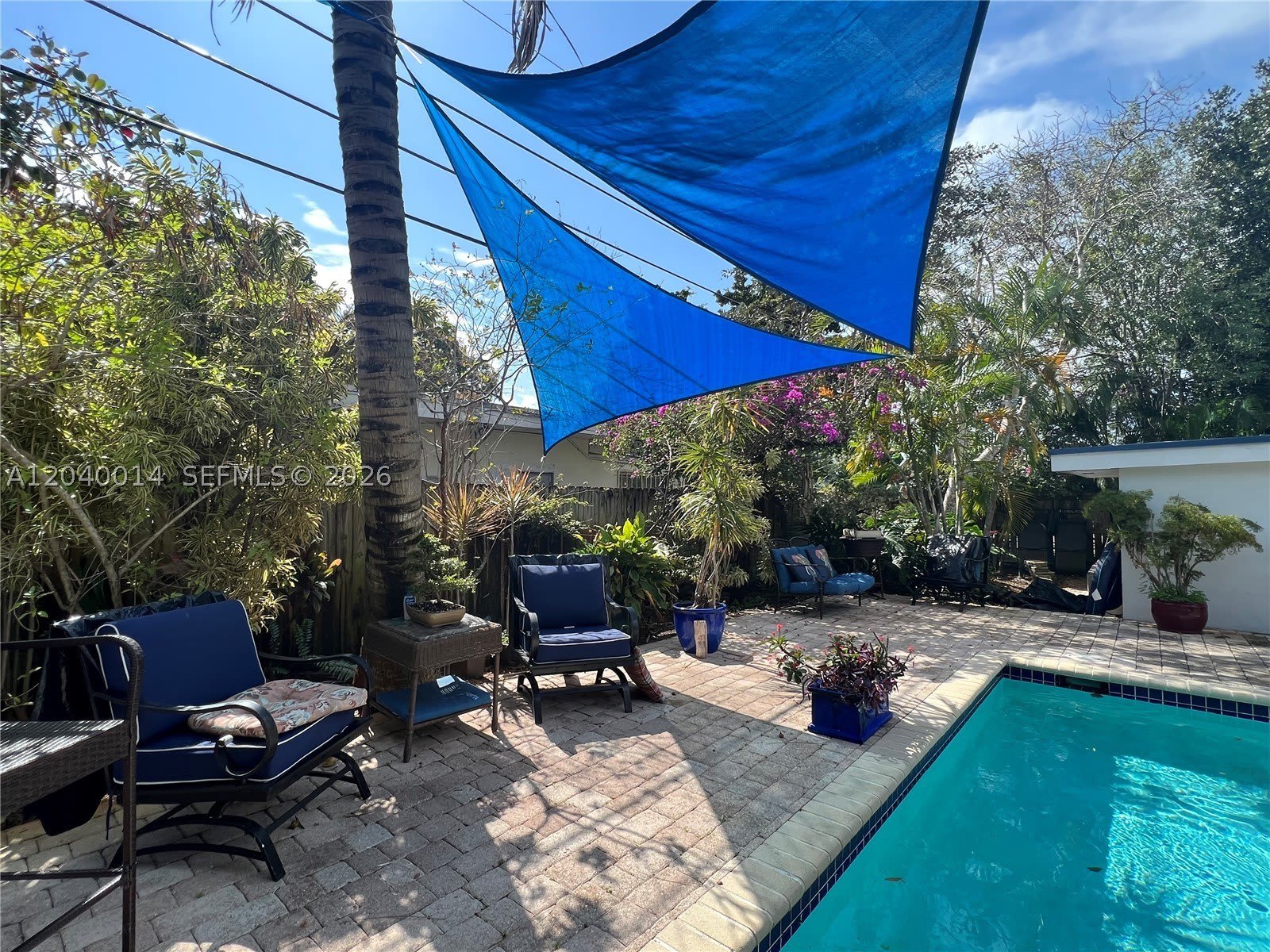 590 NW 40th Ct – photo 2