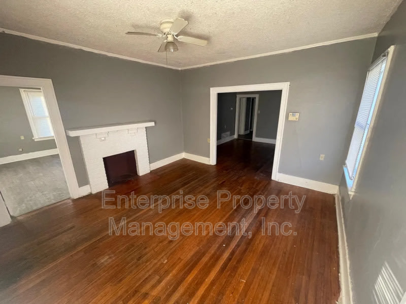861 Goodwyn St – photo 3
