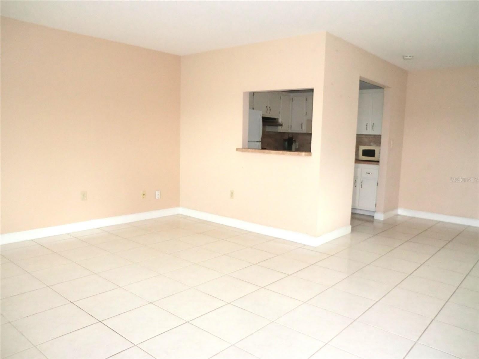 201 Kings Boulevard – photo 2
