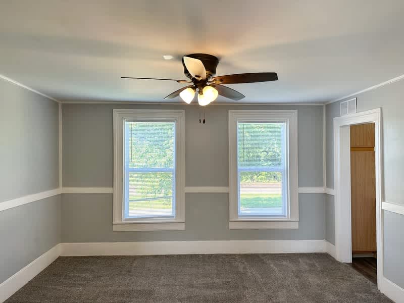 326 Railroad St – photo 2