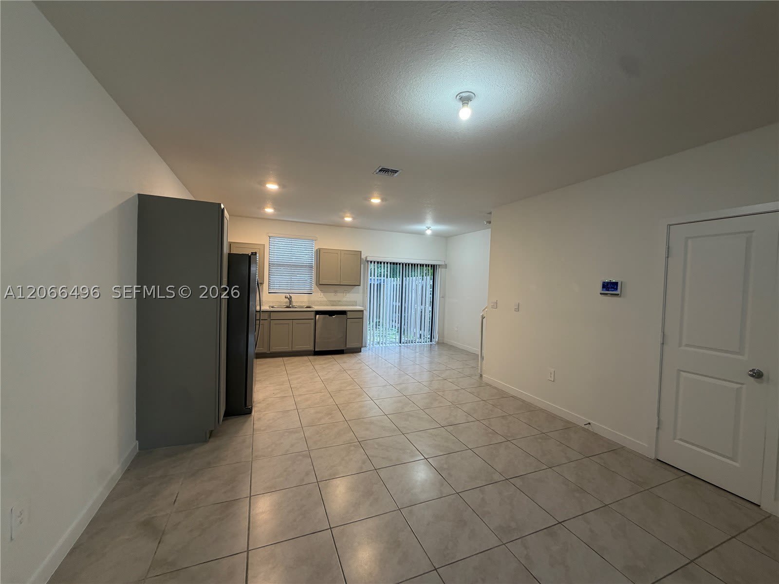 390 NE 12th St – photo 4