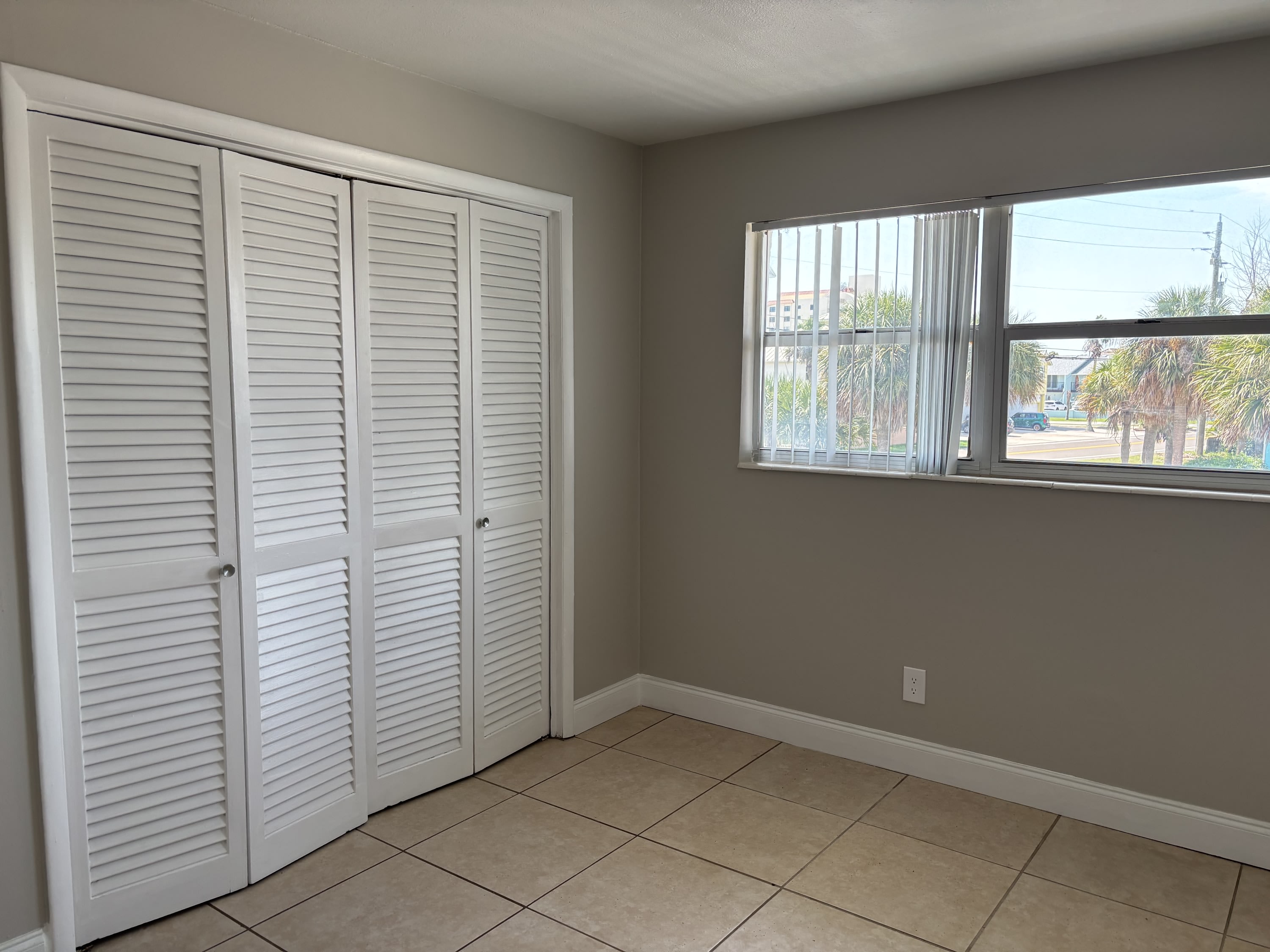 320 Grant Ave – photo 4