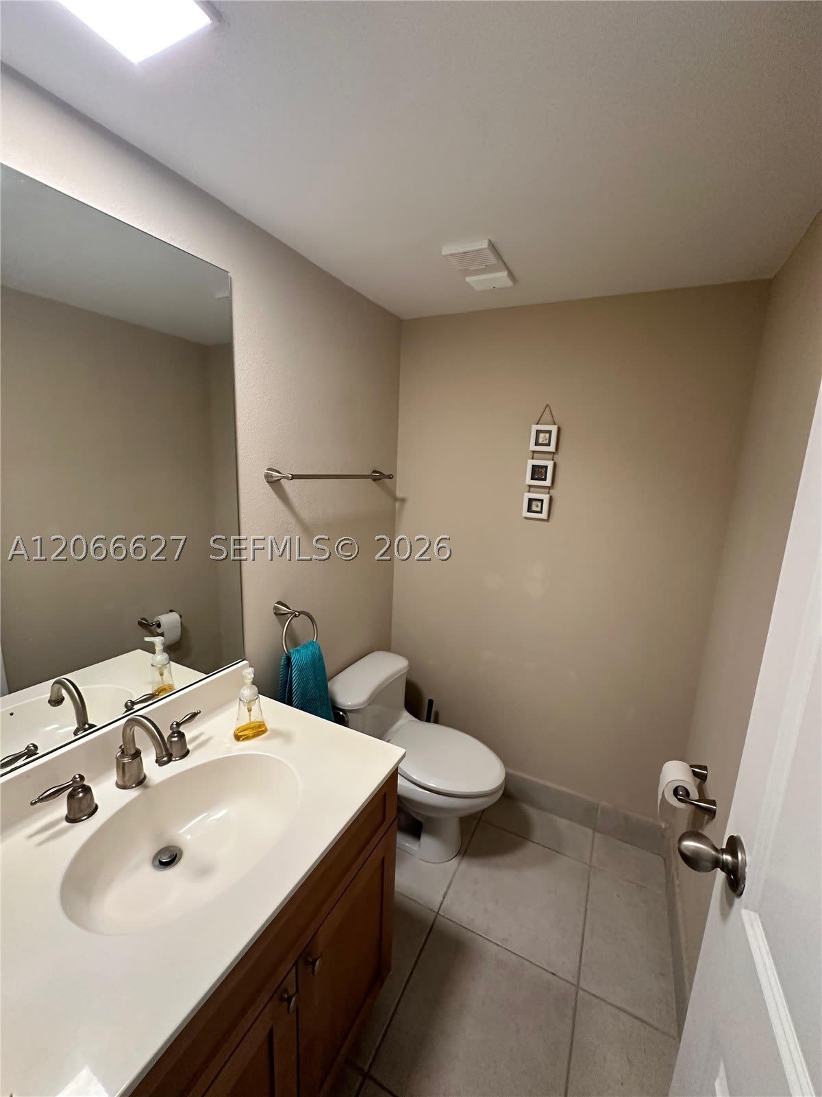 1830 Embassy Dr – photo 3