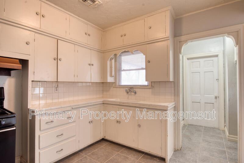 1132 Saint Clair Avenue – photo 3