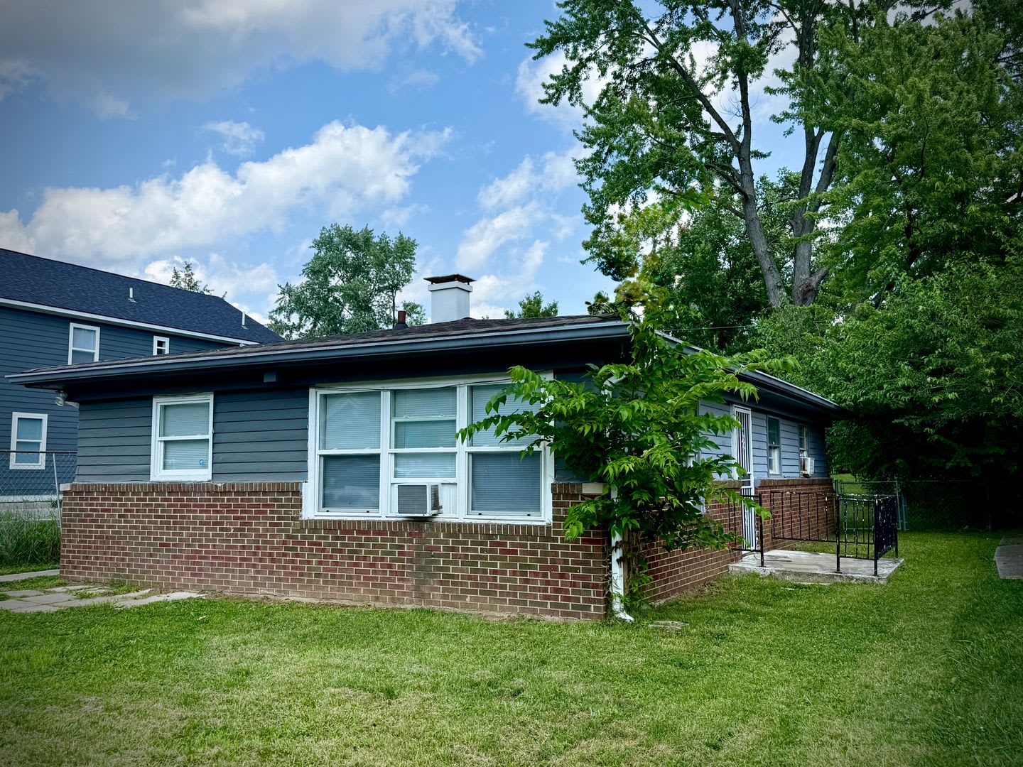Cozy 3 Bedroom 1 Bath – photo 1