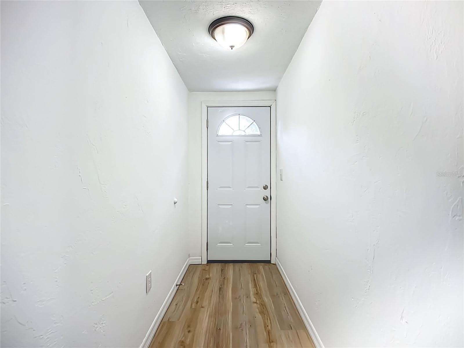 317 JESSICA Street S – photo 2