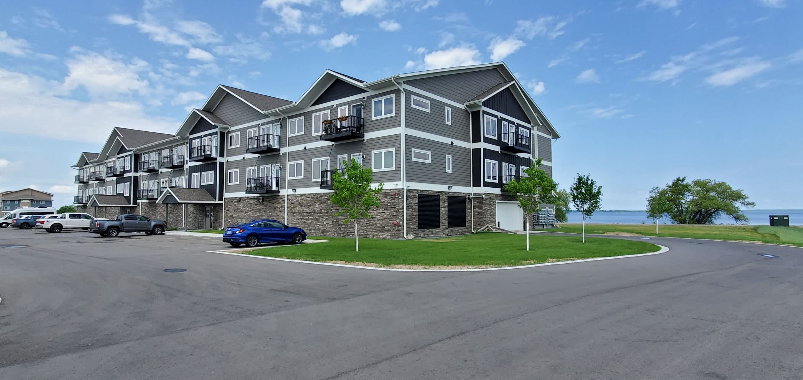 715 Lake Shore Drive Northeast – photo 3