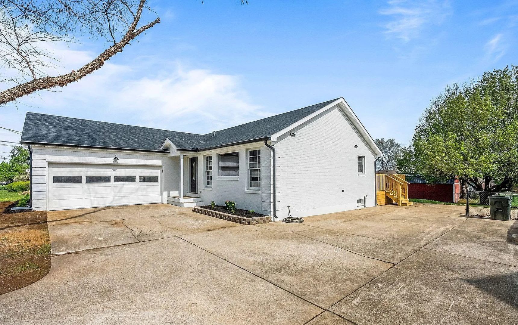 Fully Renovated 4 Bedroom – photo 2