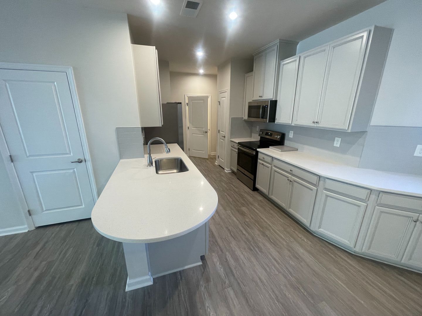 Room In 3 Bedroom Home At Stella Ct – photo 2