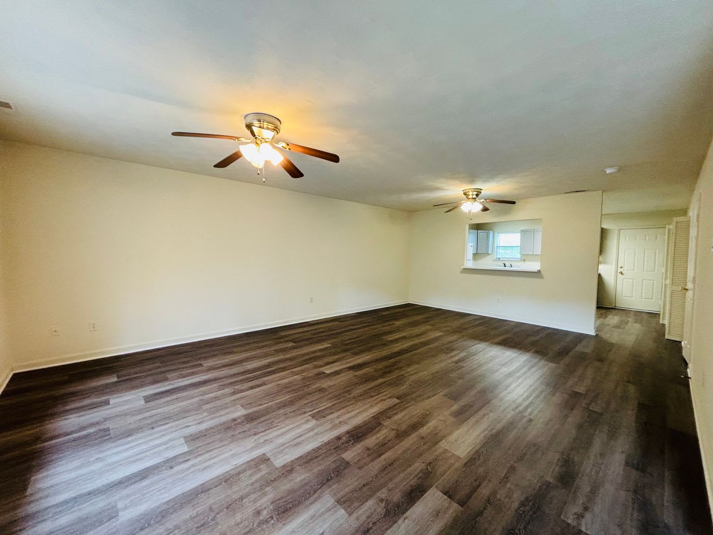 4 Bedroom 2.5 Bath Townhouse – photo 5