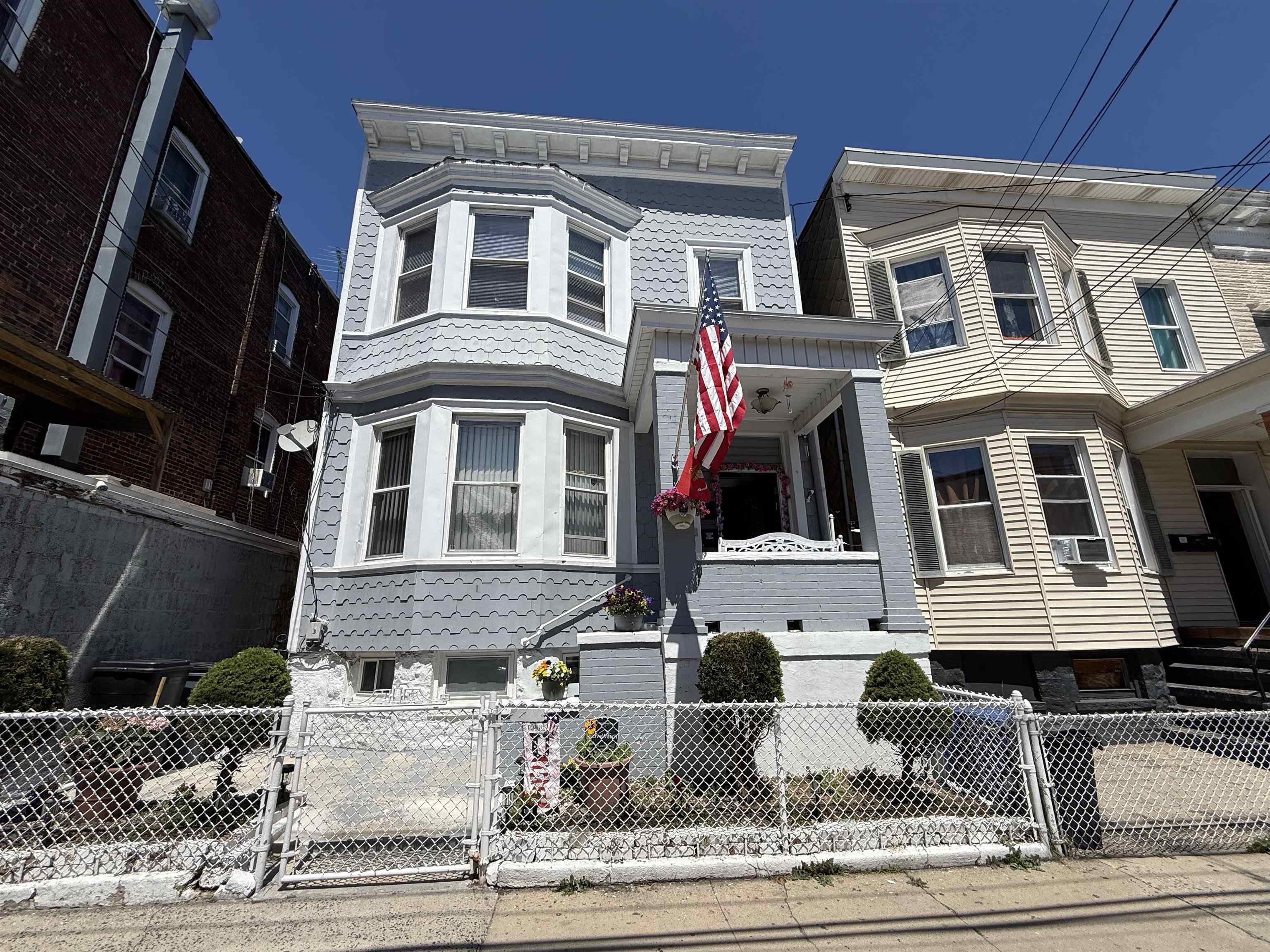 406 67TH ST – photo 2