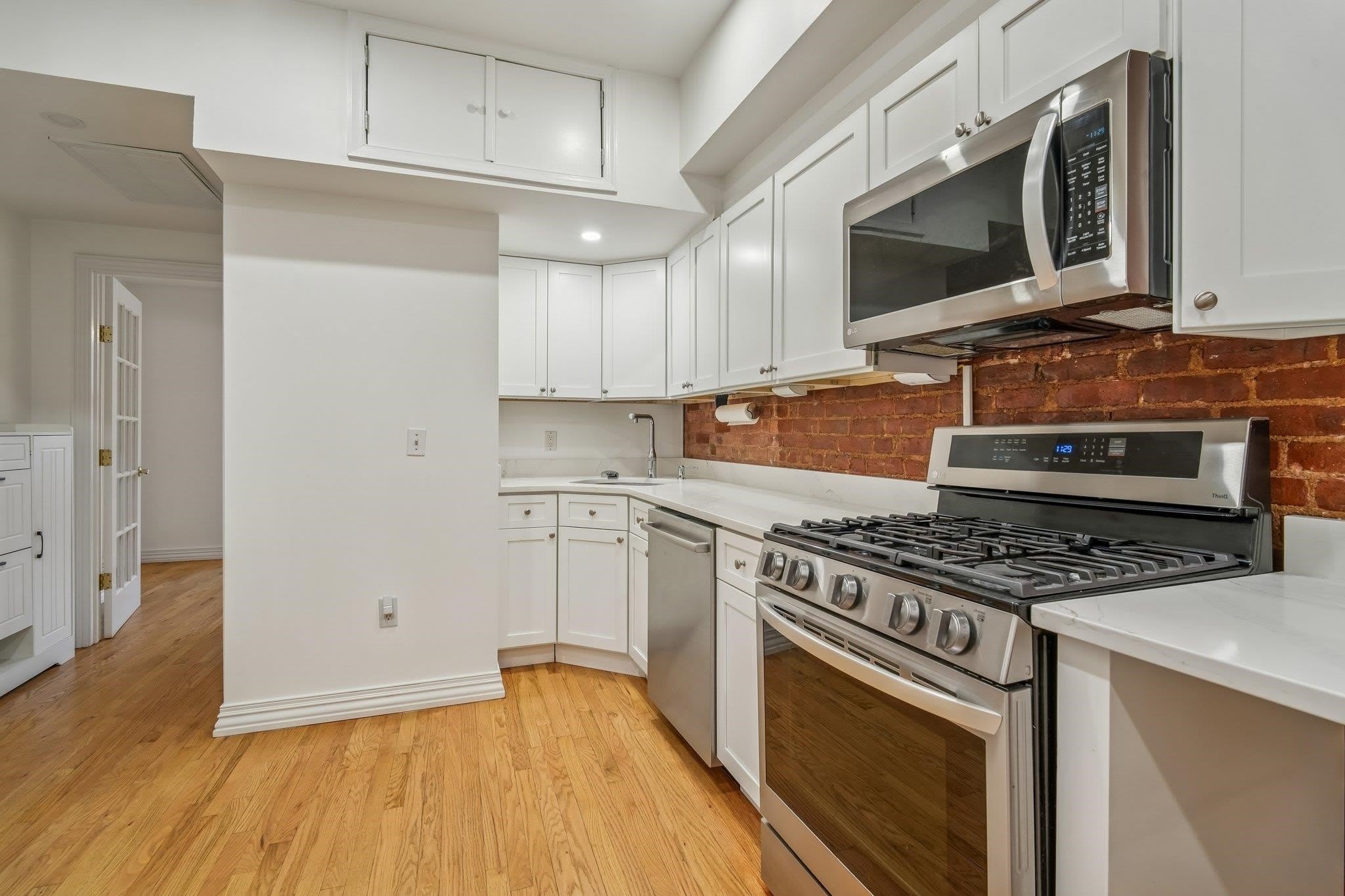 815 WILLOW AVE – photo 5