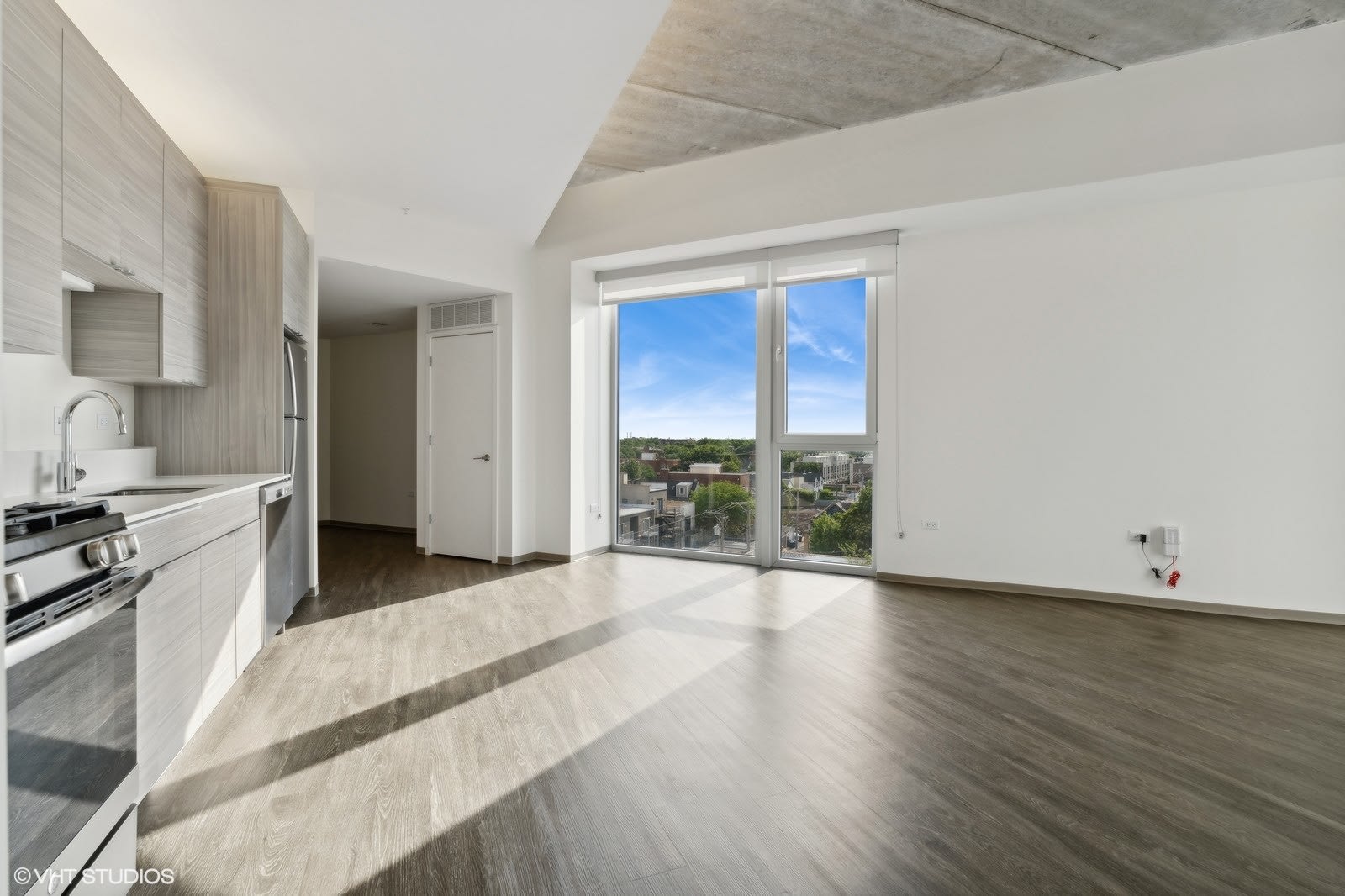 1904 N Milwaukee Ave – photo 3