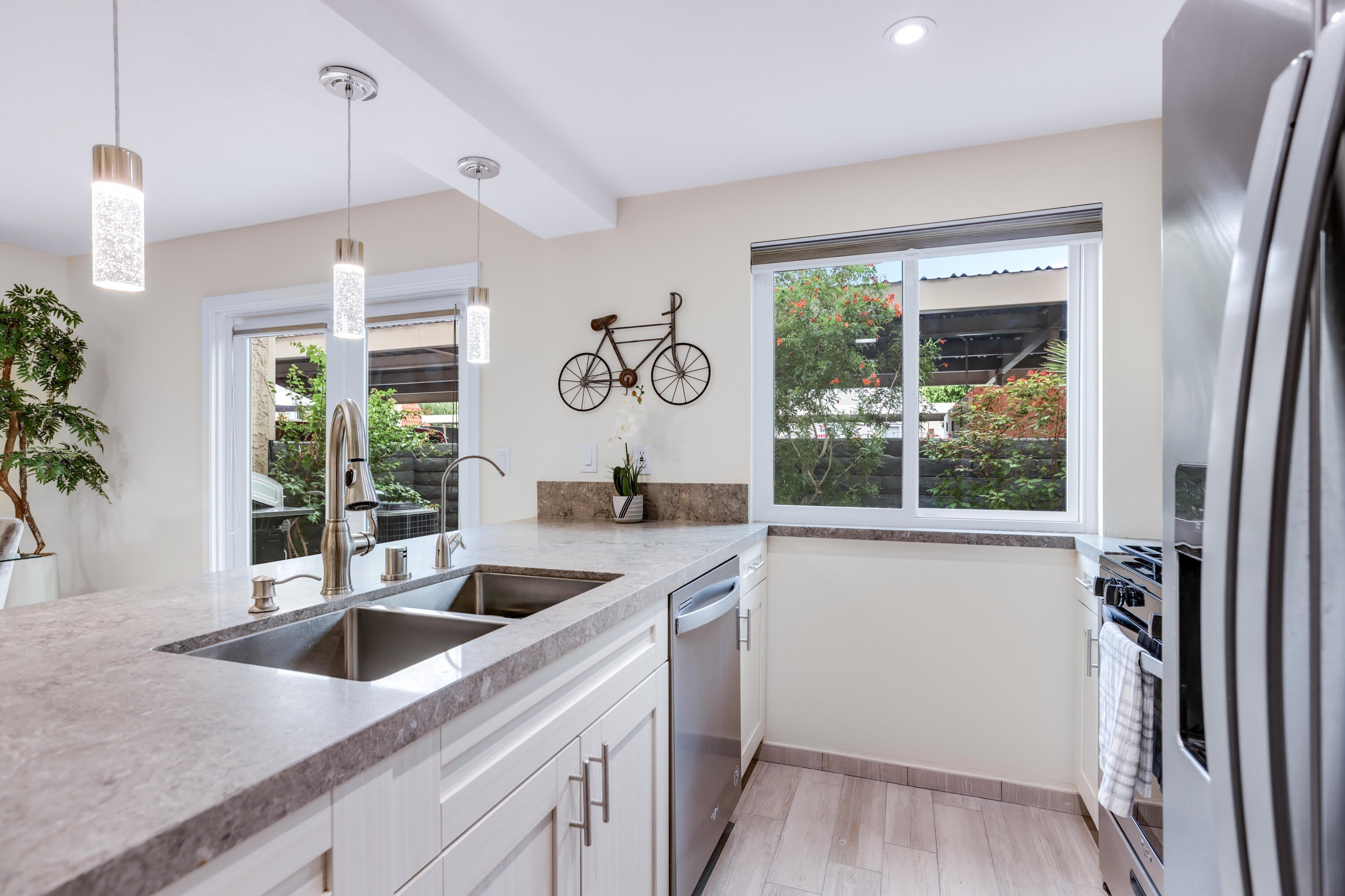 2274 N Indian Canyon Drive – photo 1