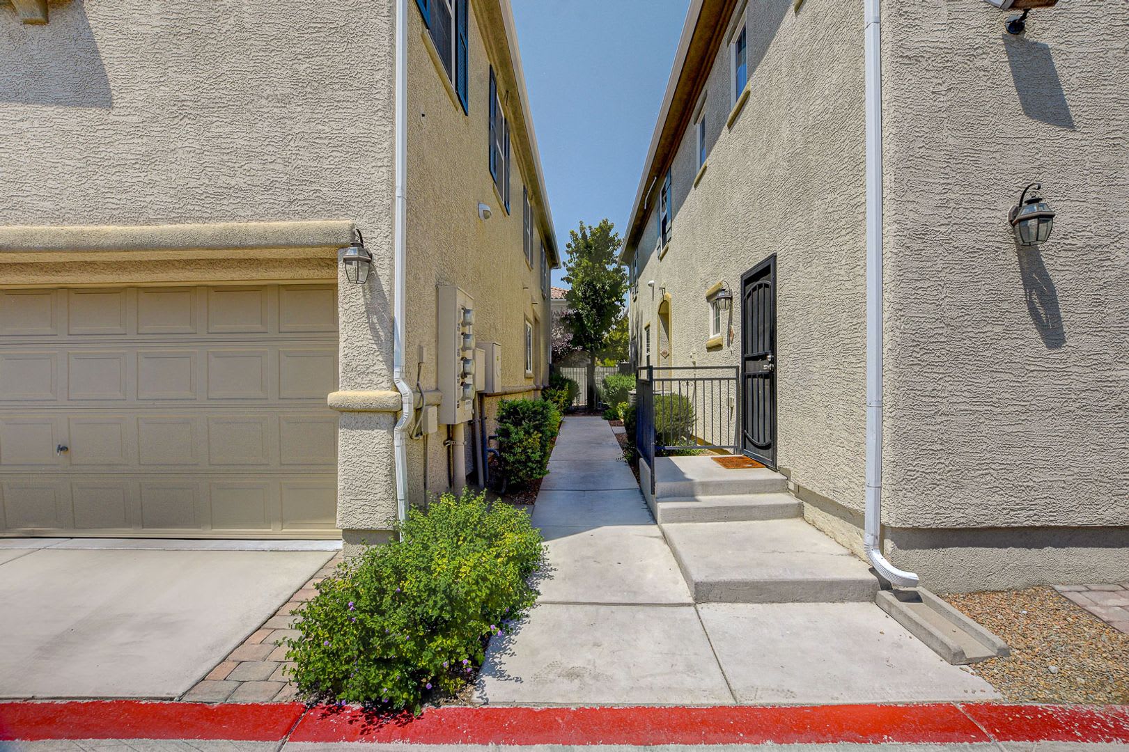 Stunning 3 Bedroom 2.5 Bath Condo! – photo 4
