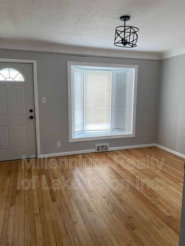 636 Lebaron Ave – photo 3