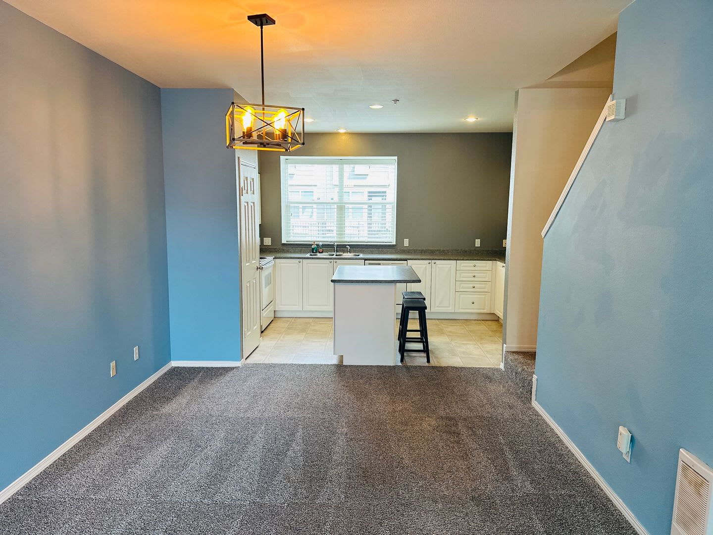 Charming Condo In Terrific Waterfront Location – photo 5