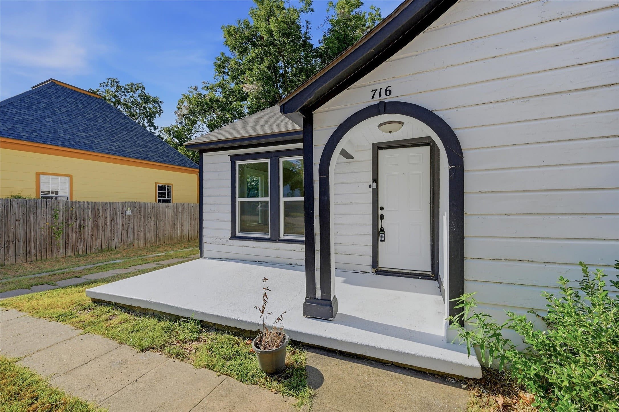 716 W Heron Street – photo 4