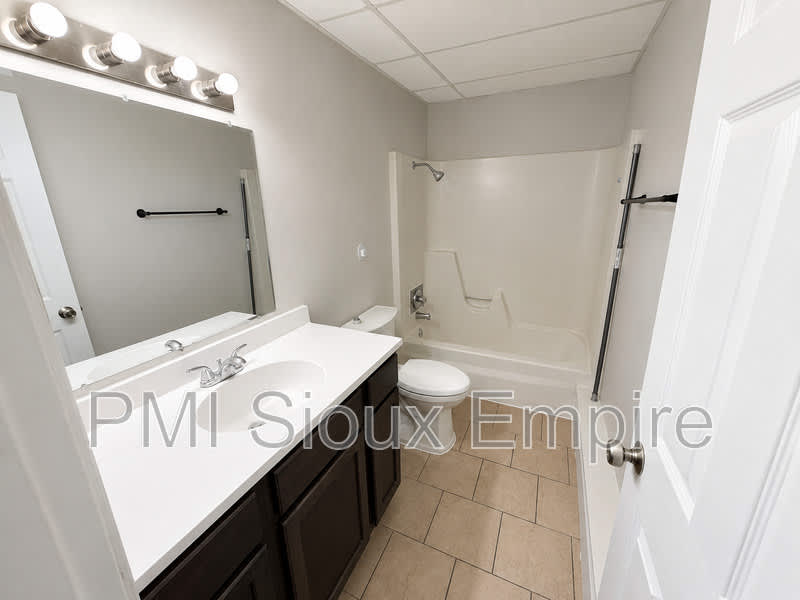 705 W 18th St – photo 3