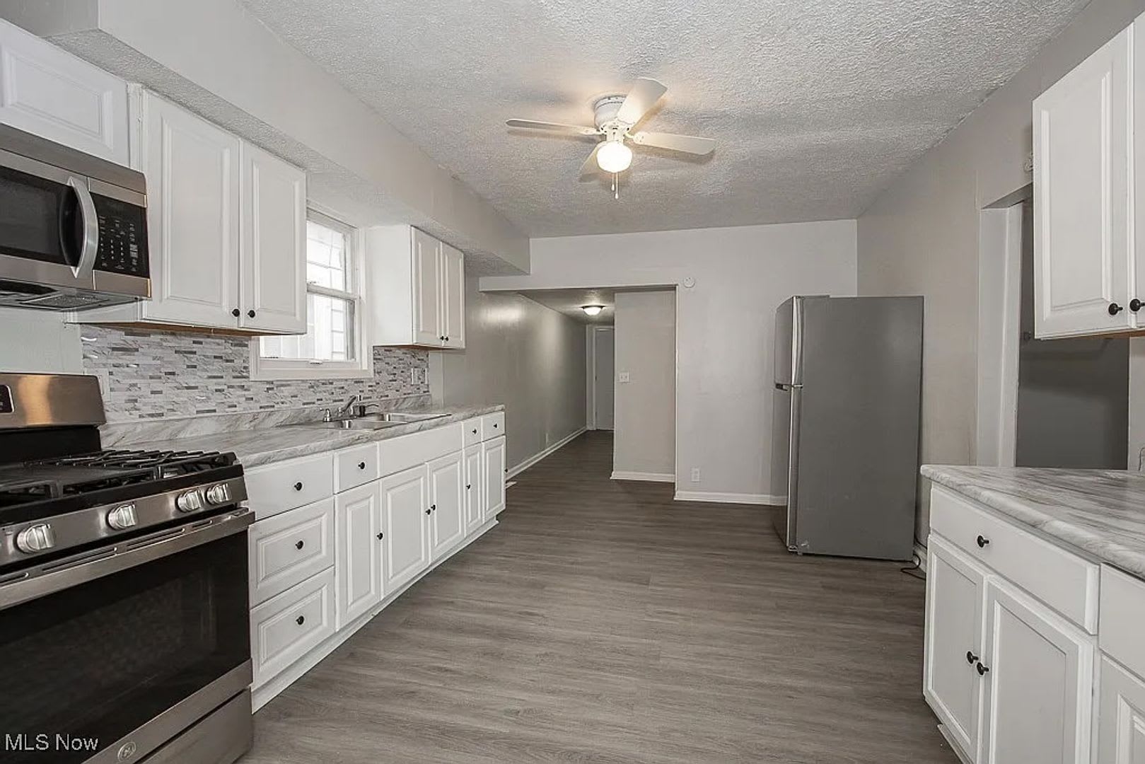 Four Bed 2 Full Bath in Lorain- FIRST MONTH RENT HALF OFF! – photo 5